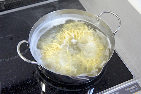 室蘭カレーラーメン調理方法1